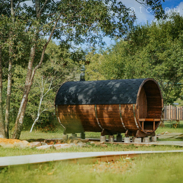 藤森慎吾氏が主宰するオンラインコミュニティ・FILLLLAGE(フィレッジ)のサウナ村に導入された、totonoüの北欧産バレルサウナ(4.0m)