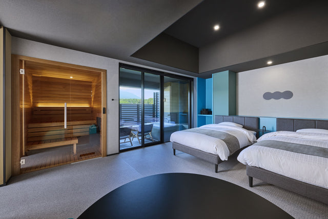 富士山の見える全室個室サウナ付旅館「しずく」の客室に導入された、totonoüの北欧産・自宅用キャビンサウナ「Auroom Cala Glass」(2-3人用 / 1番人気 / 家庭用サウナ / 事業用サウナ)