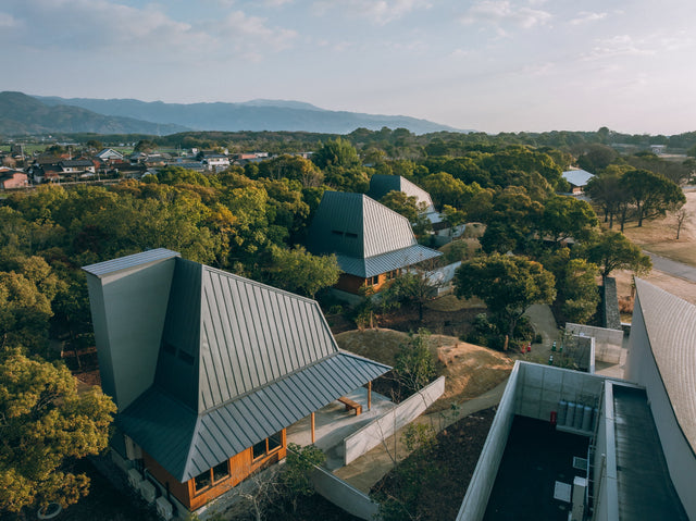 totonoüの北欧産キャビンサウナが導入された、『スノーピーク グラウンズ 吉野ヶ里』内にあるコテージ『風ノ庵（かぜのいおり）』外観