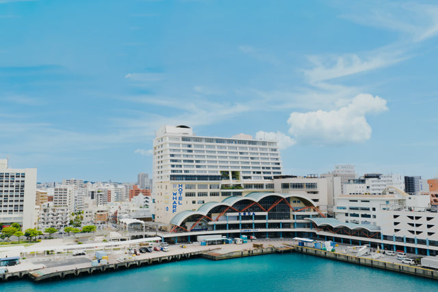 PDS HOTELS『サウスゲートホテル沖縄』が入る泊ふ頭旅客ターミナル『とまりん』・外観