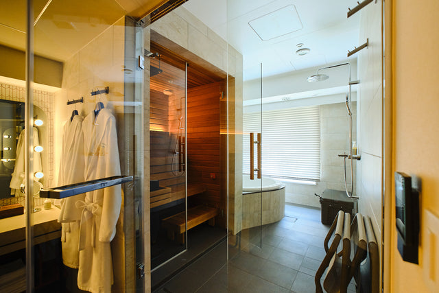 PDS HOTELS『THE MARK GRAND HOTEL』初のサウナ付き客室『PRIVATE SAUNA』・totonoüの北欧産キャビンサウナと浴室