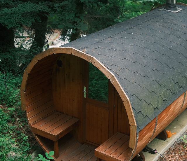 サバンナ・高橋茂雄さんが別荘に導入された北欧産バレルサウナ：外観