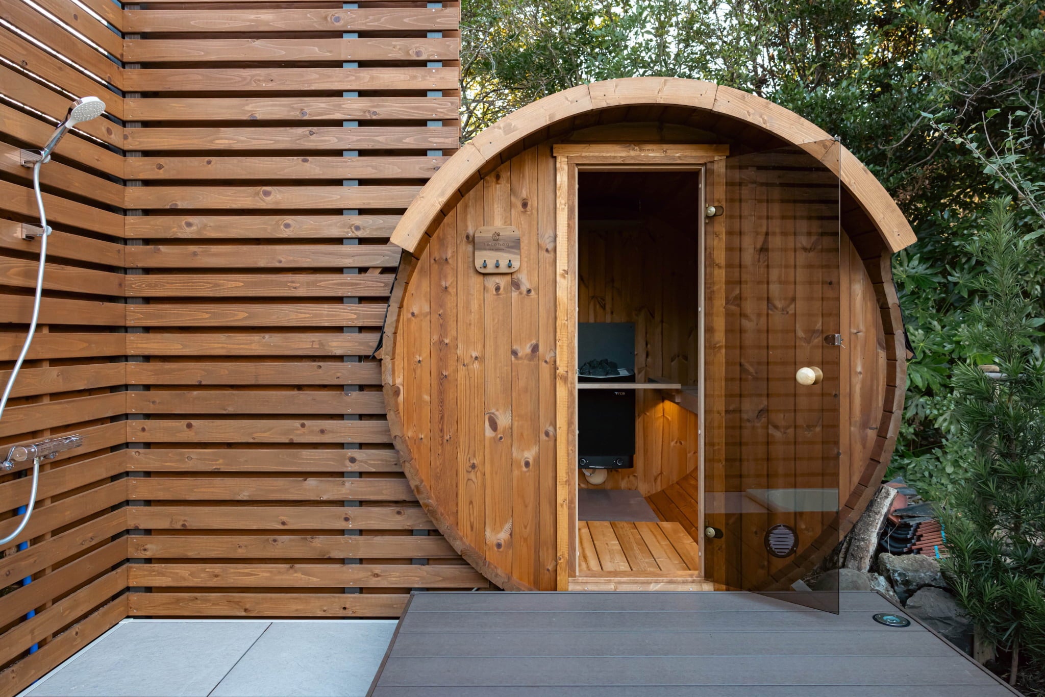 北欧産バレルサウナ 2.2m（4-6人用 / Pro Model / ひさし付き